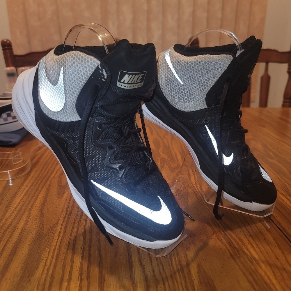 Youth size 6 nike prime hype def 11.